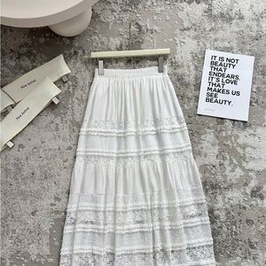 Elegant White Lace Skirt